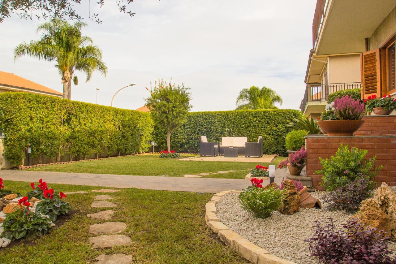 Lilla - Home And Garden Riposto Bagian luar foto